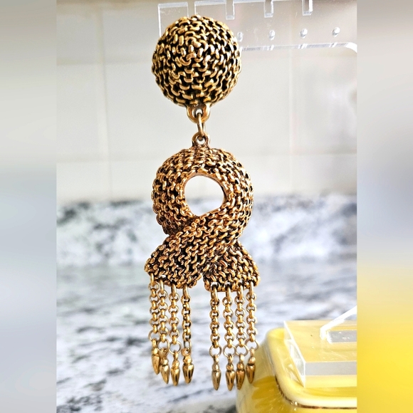 Vintage Satellite Paris goldtone door knocker clip on earrings. - Picture 3 of 10